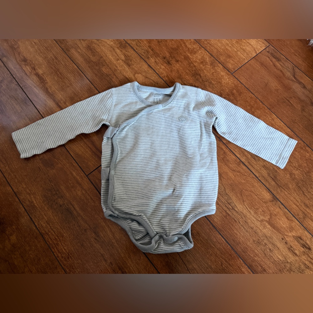 NWOT* Nest Design Long Sleeve Baby Onesie, 3-6M